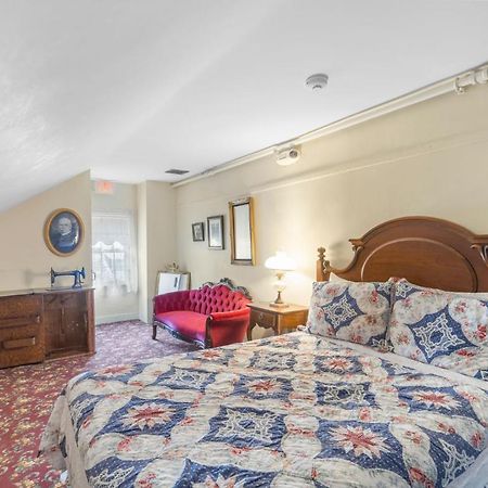 폴리버 Lizzie Borden House B&B 외부 사진