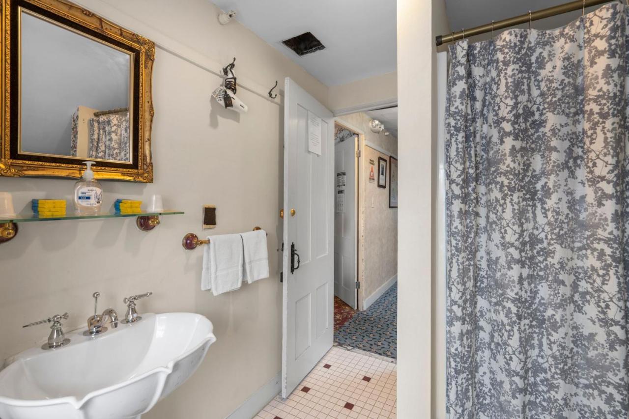폴리버 Lizzie Borden House B&B 외부 사진