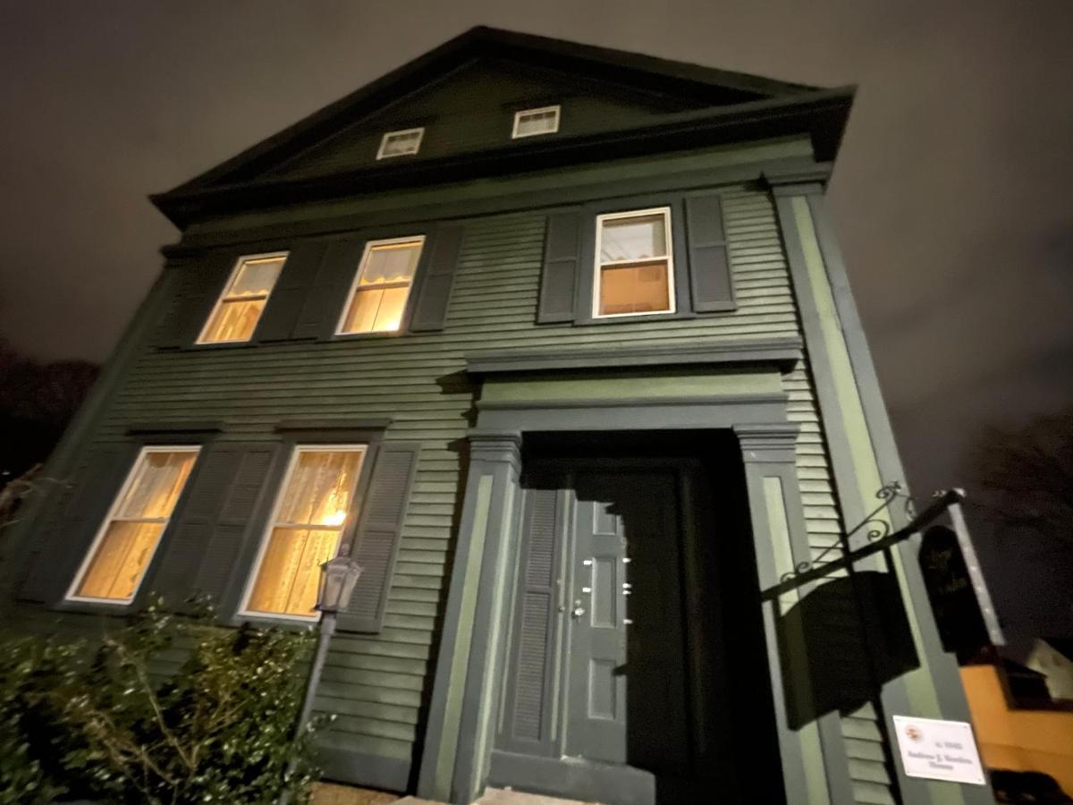 폴리버 Lizzie Borden House B&B 외부 사진