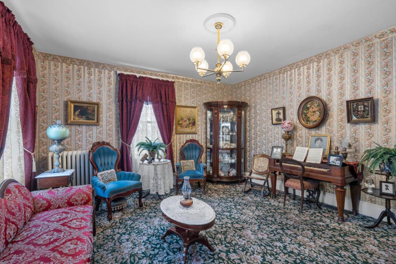 폴리버 Lizzie Borden House B&B 외부 사진
