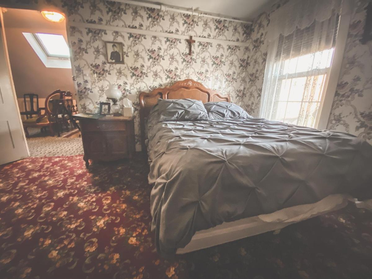 폴리버 Lizzie Borden House B&B 외부 사진
