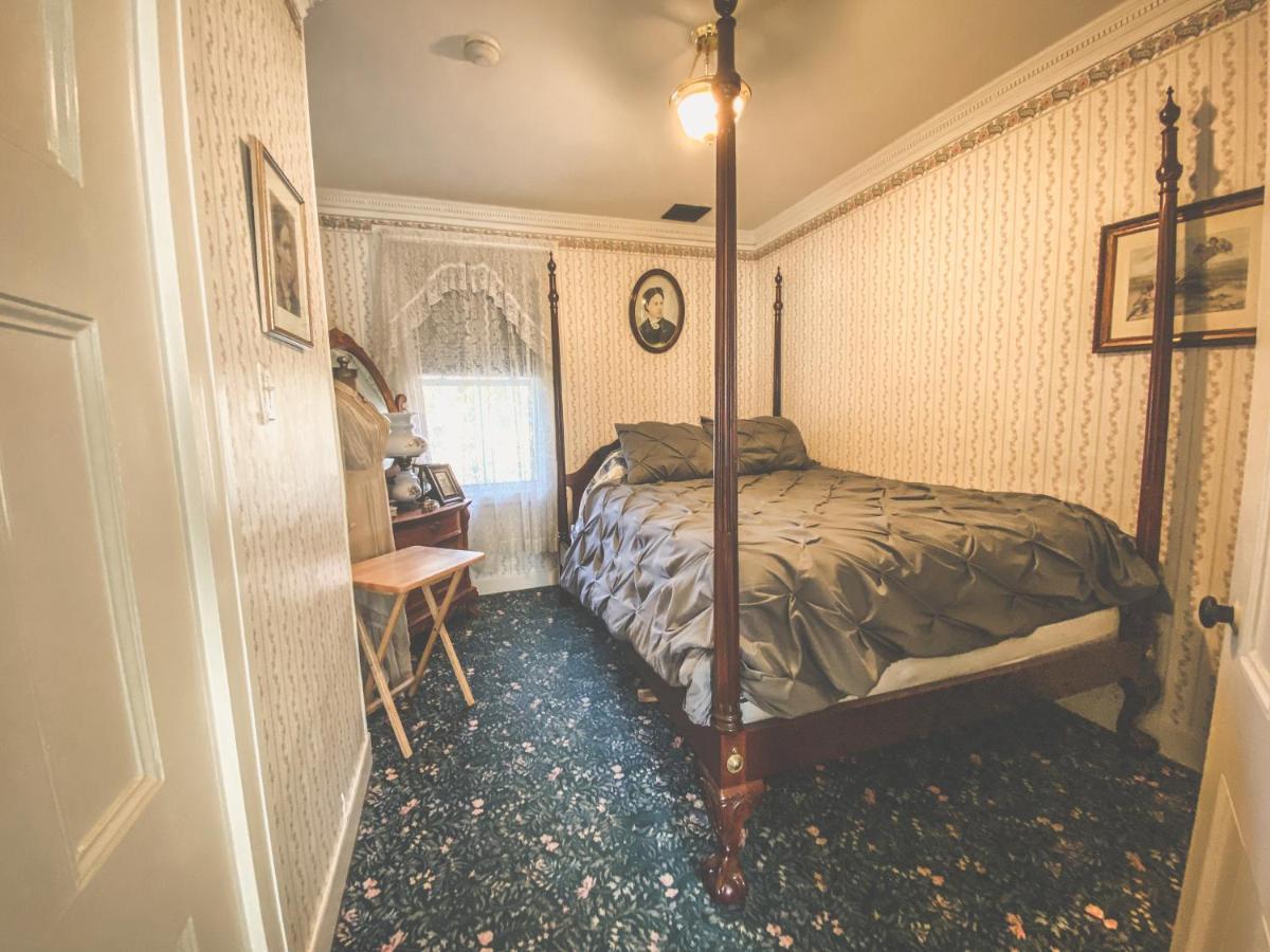 폴리버 Lizzie Borden House B&B 외부 사진