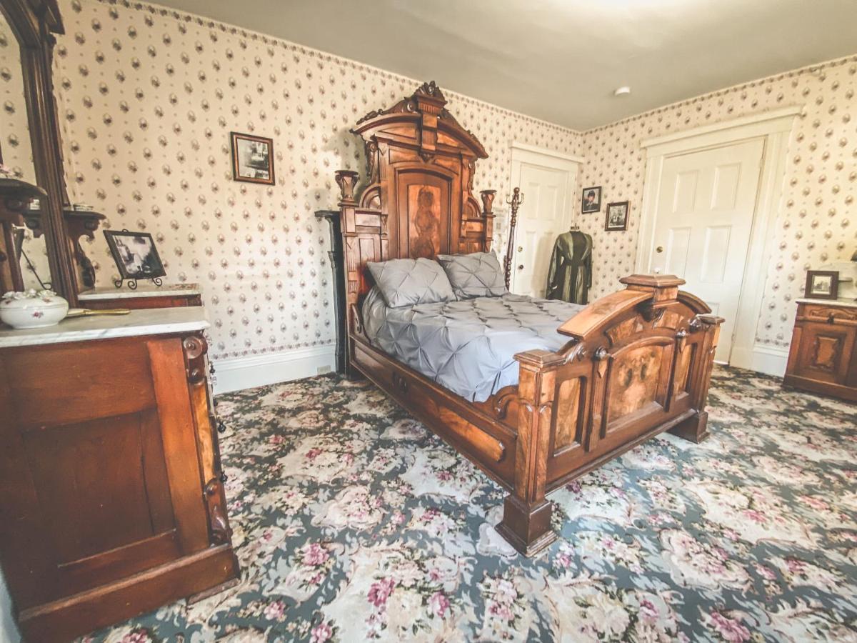 폴리버 Lizzie Borden House B&B 외부 사진