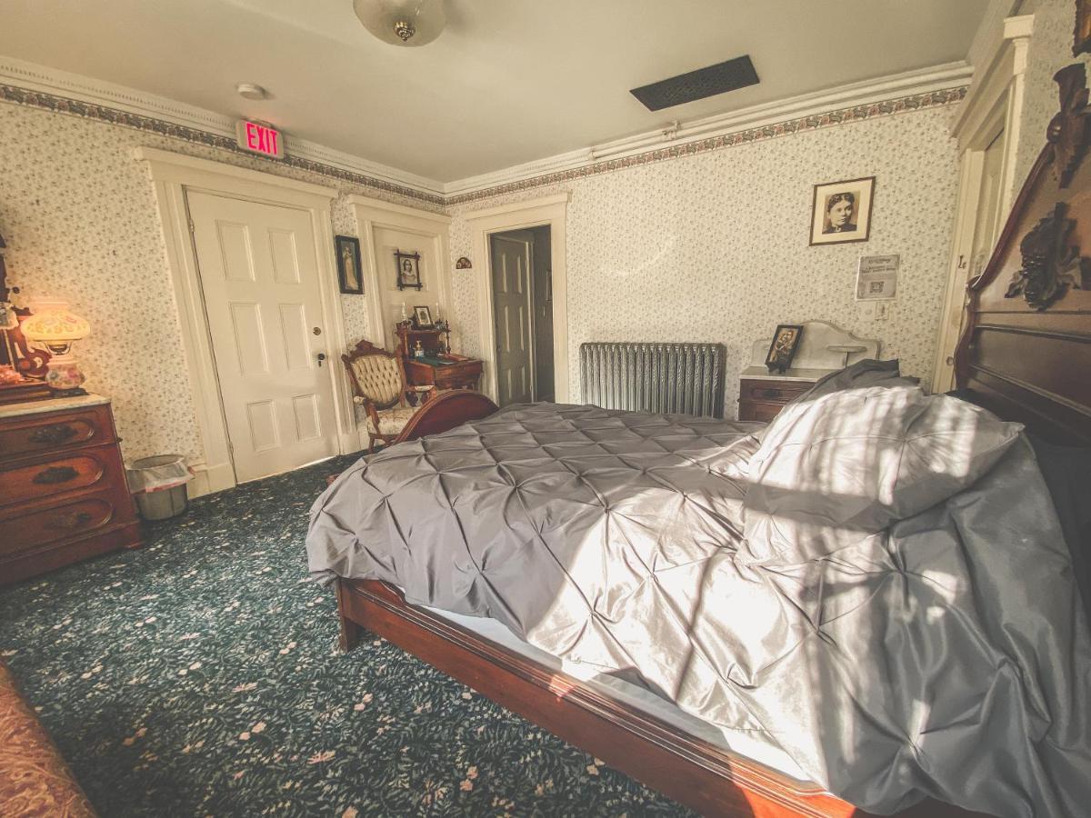 폴리버 Lizzie Borden House B&B 외부 사진