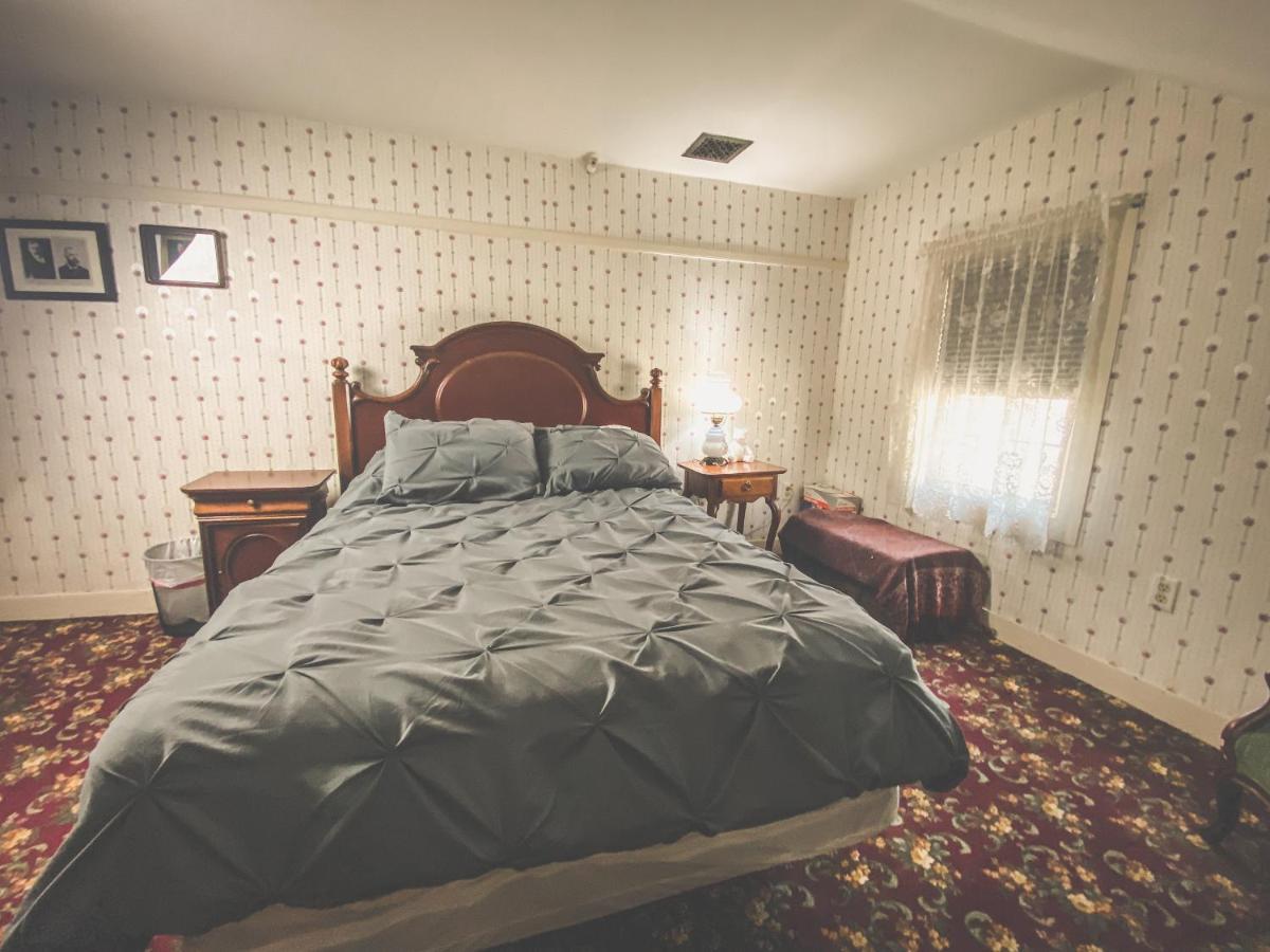 폴리버 Lizzie Borden House B&B 외부 사진
