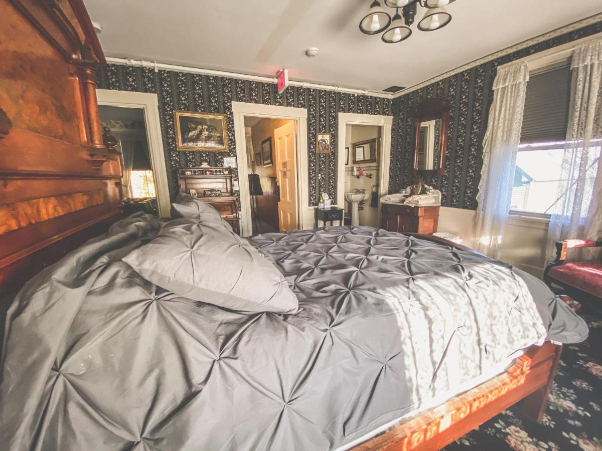 폴리버 Lizzie Borden House B&B 외부 사진