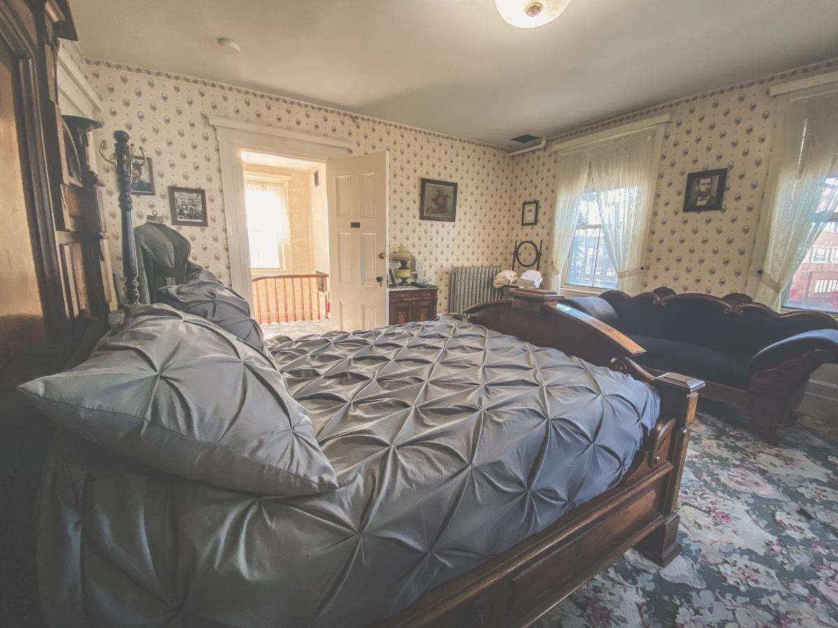 폴리버 Lizzie Borden House B&B 외부 사진