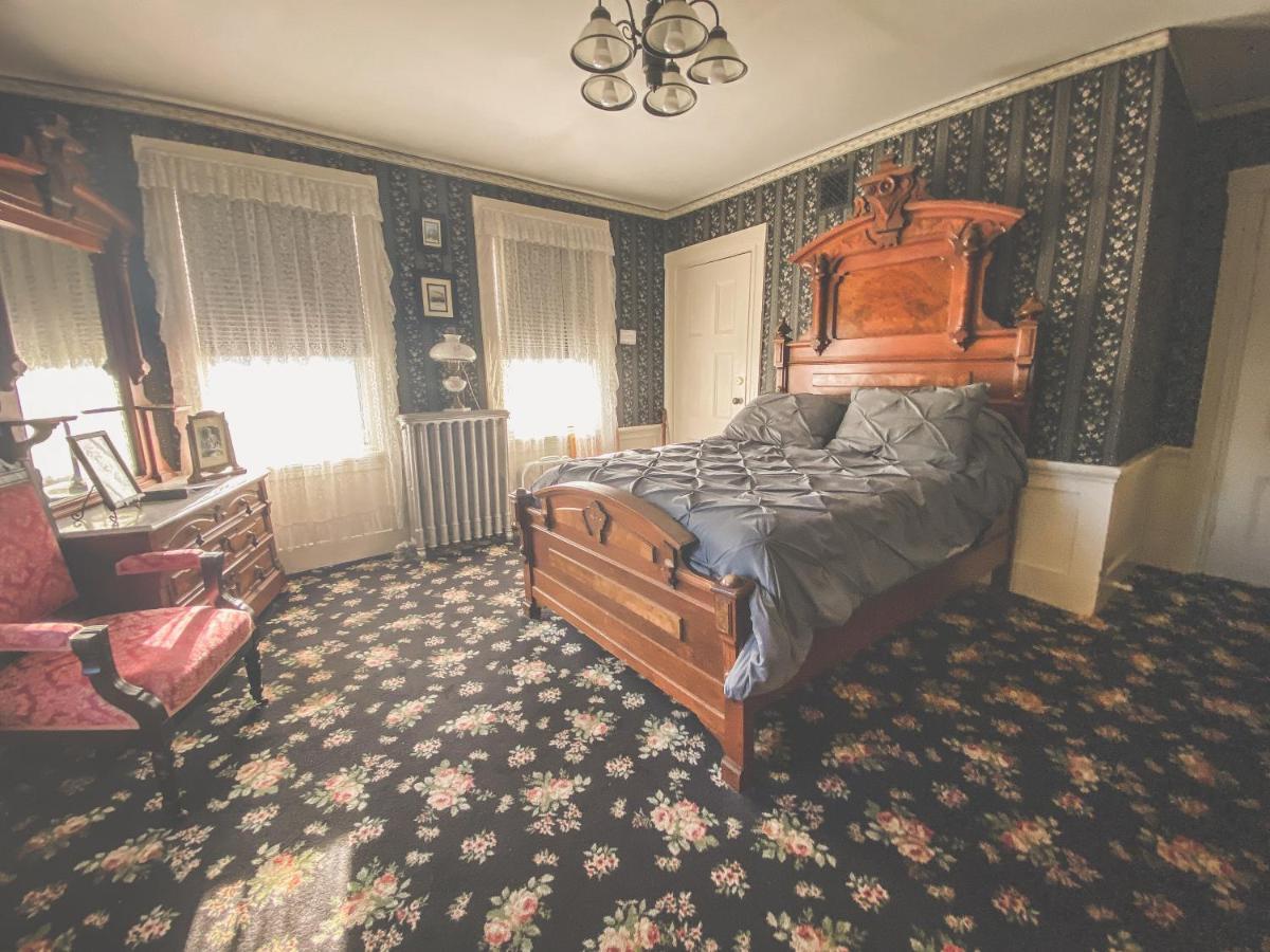 폴리버 Lizzie Borden House B&B 외부 사진