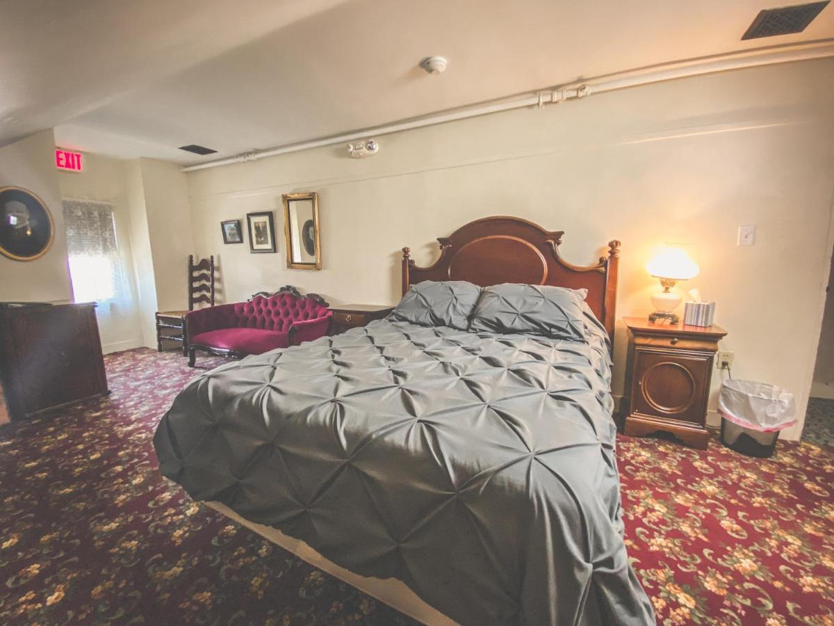 폴리버 Lizzie Borden House B&B 외부 사진