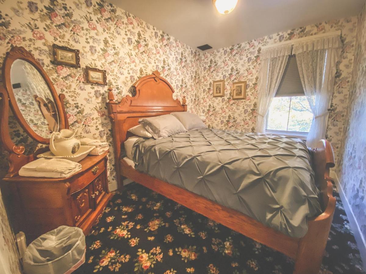 폴리버 Lizzie Borden House B&B 외부 사진