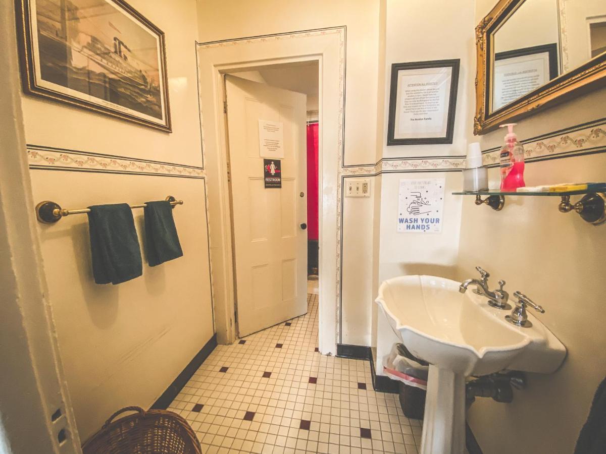 폴리버 Lizzie Borden House B&B 외부 사진
