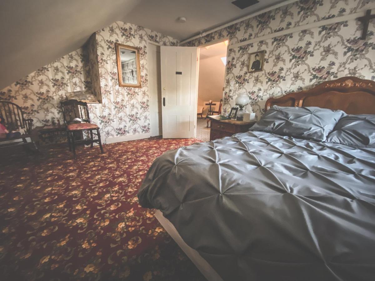폴리버 Lizzie Borden House B&B 외부 사진