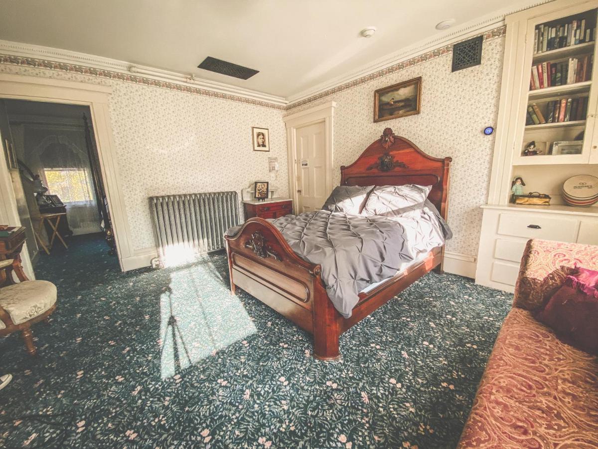 폴리버 Lizzie Borden House B&B 외부 사진